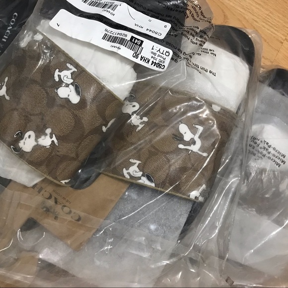 Coach X Peanuts Slide With Snoopy Print - Picture 9 of 10